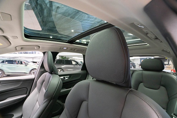 Volvo XC60 12 of 25