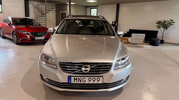 Volvo V70 3 of 19