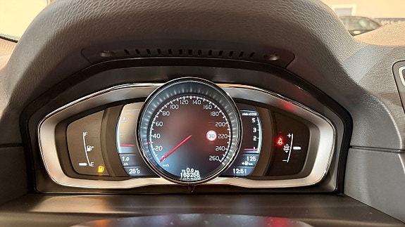 Volvo V70 11 of 19