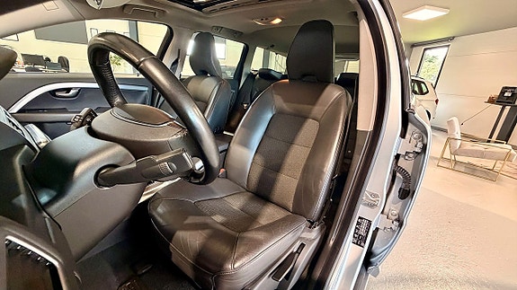 Volvo V70 8 of 19
