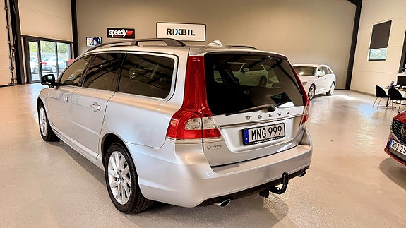 Volvo V70 2 of 19