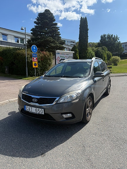 Kia Ceed 2 of 6
