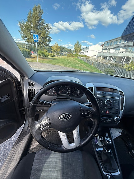 Kia Ceed 4 of 6