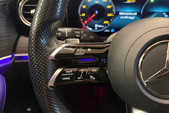 Mercedes-Benz E220 13 of 23