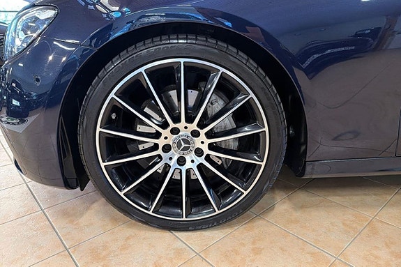 Mercedes-Benz E220 12 of 23