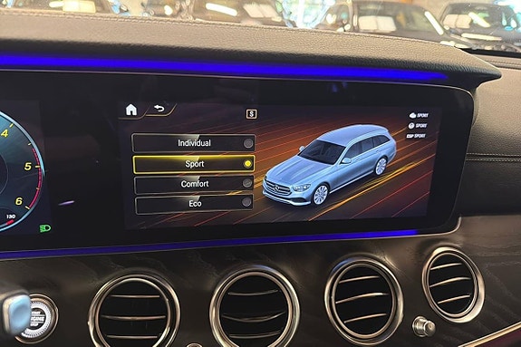 Mercedes-Benz E220 22 of 23