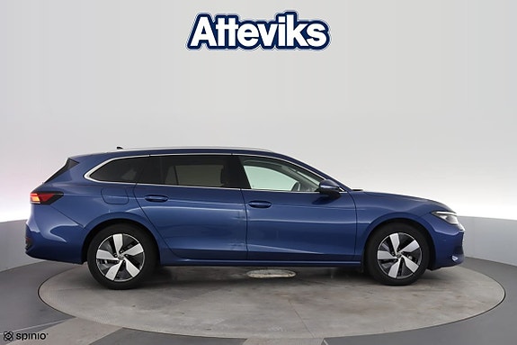 Volkswagen Passat 2 of 22