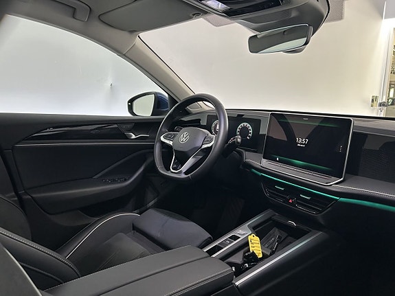 Volkswagen Passat 17 of 22