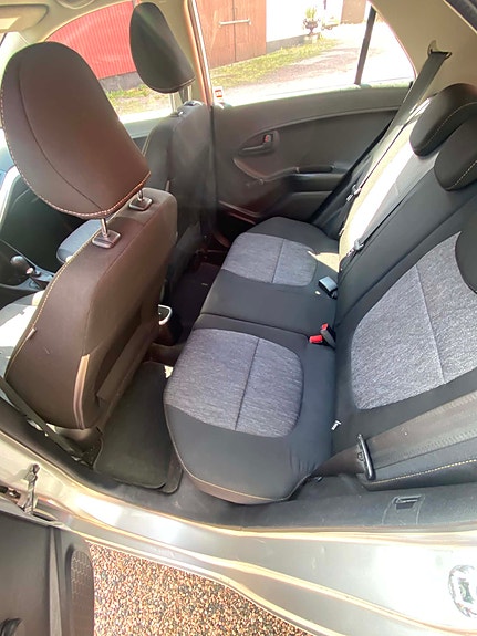 Kia Picanto 7 of 12