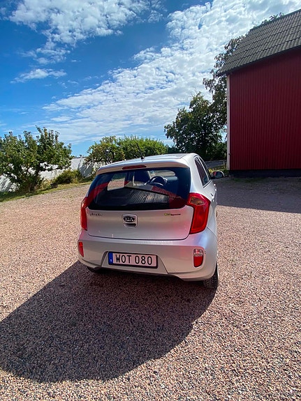 Kia Picanto 3 of 12