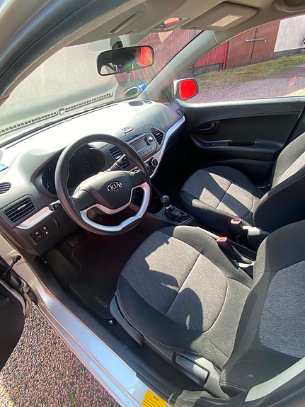 Kia Picanto 6 of 12