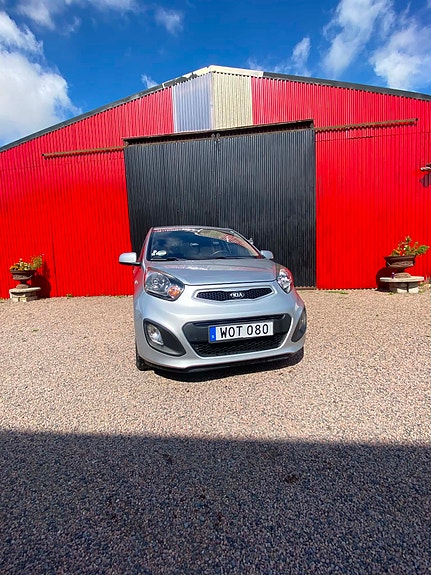 Kia Picanto 2 of 12