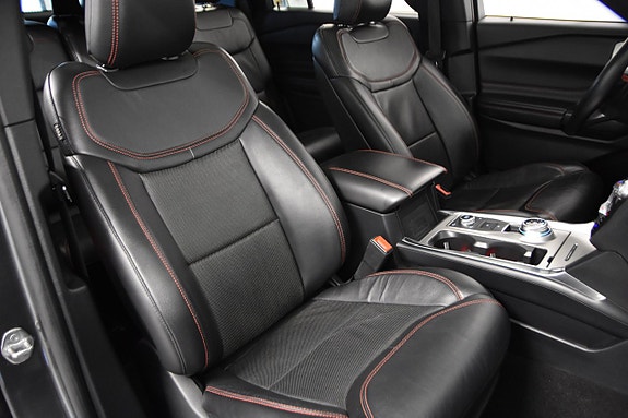 Ford Explorer 21 of 27
