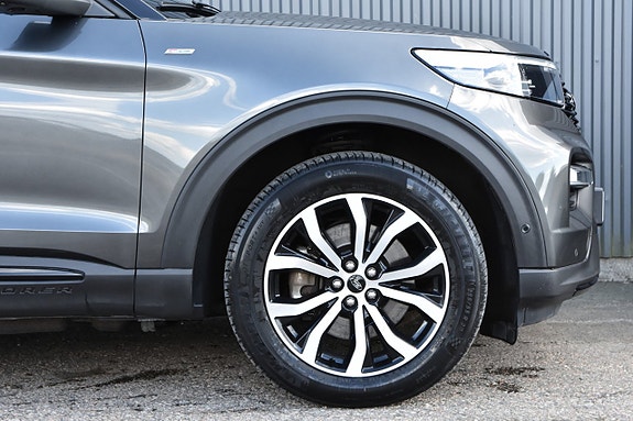 Ford Explorer 4 of 27