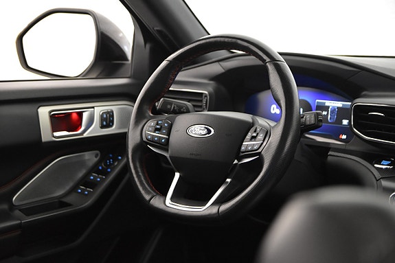 Ford Explorer 17 of 27