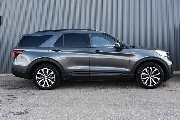 Ford Explorer 3 of 27