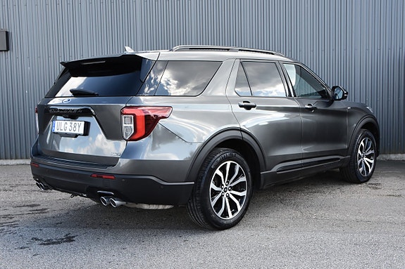 Ford Explorer 2 of 27