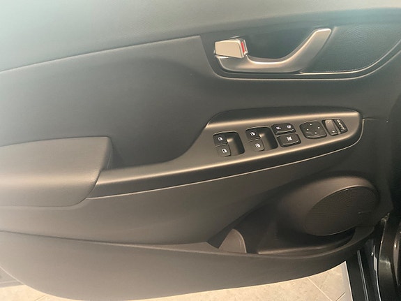 Hyundai Kona 11 of 22