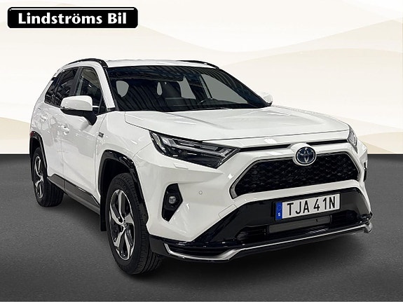 Toyota RAV4 3 of 23