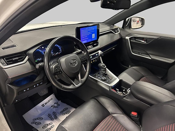 Toyota RAV4 14 of 23