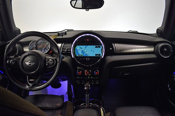 MINI Cooper S 10 of 30