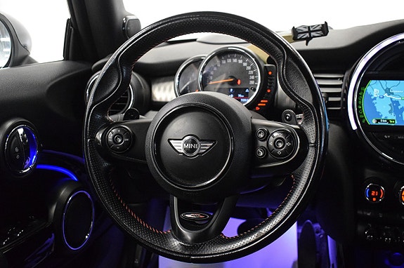 MINI Cooper S 13 of 30