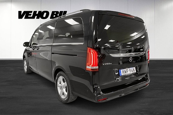 Mercedes-Benz V250 4 of 11