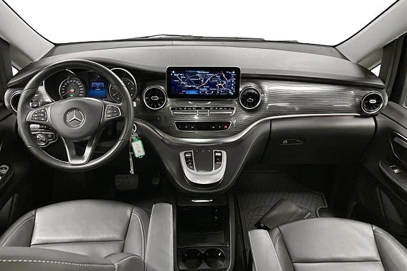 Mercedes-Benz V250 8 of 11
