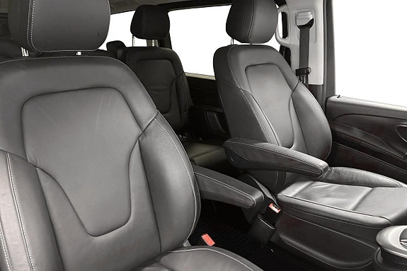 Mercedes-Benz V250 7 of 11
