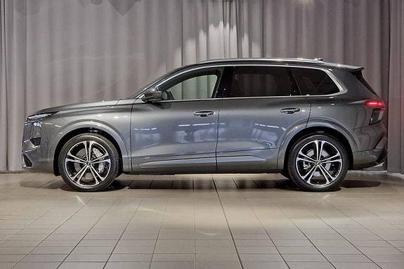 Audi Q7 2 of 25