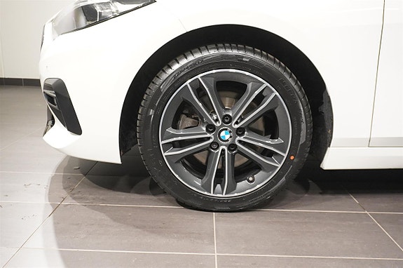 BMW 218d 4 of 13