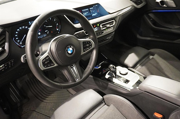 BMW 218d 8 of 13