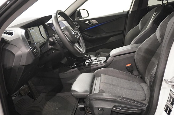 BMW 218d 9 of 13