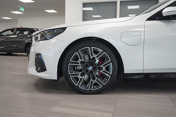 BMW 530e 3 of 18