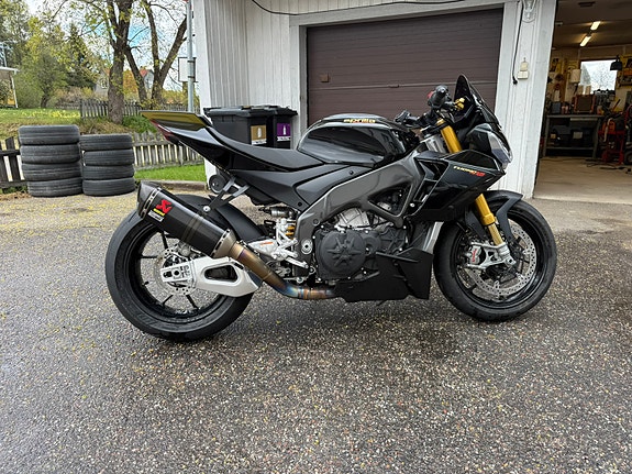 Aprilia TOUNO V4 FACTORY 4 of 5