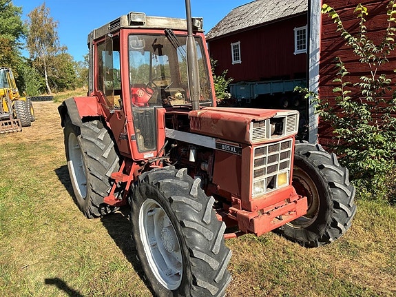 TRAKTOR 4WD INTERNATIONAL 955 AXL 3 of 6
