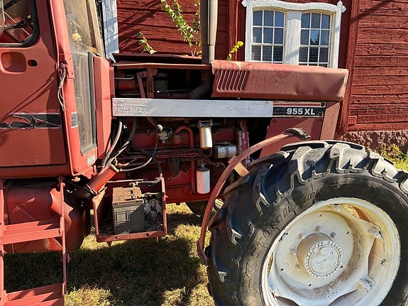 TRAKTOR 4WD INTERNATIONAL 955 AXL 5 of 6