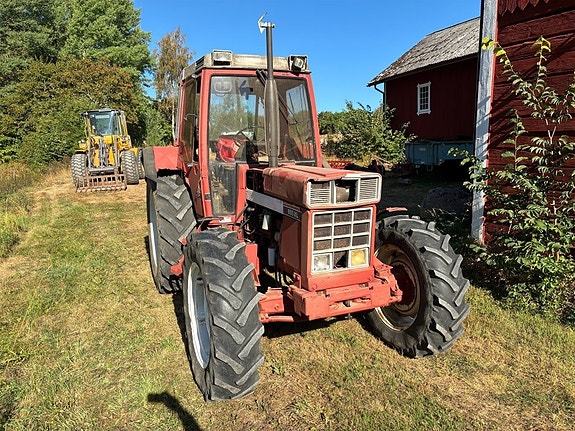 TRAKTOR 4WD INTERNATIONAL 955 AXL 2 of 6