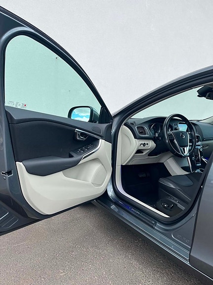 Volvo V40 4 of 23