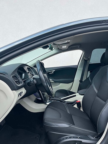 Volvo V40 5 of 23