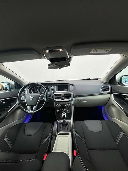 Volvo V40 14 of 23