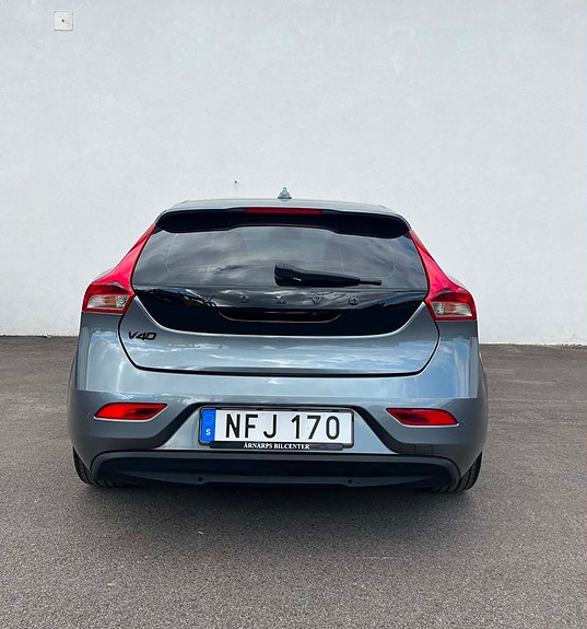 Volvo V40 21 of 23