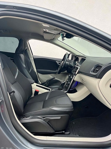 Volvo V40 19 of 23