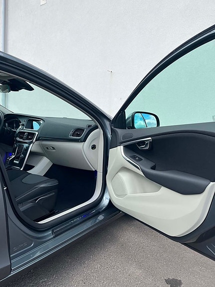 Volvo V40 17 of 23