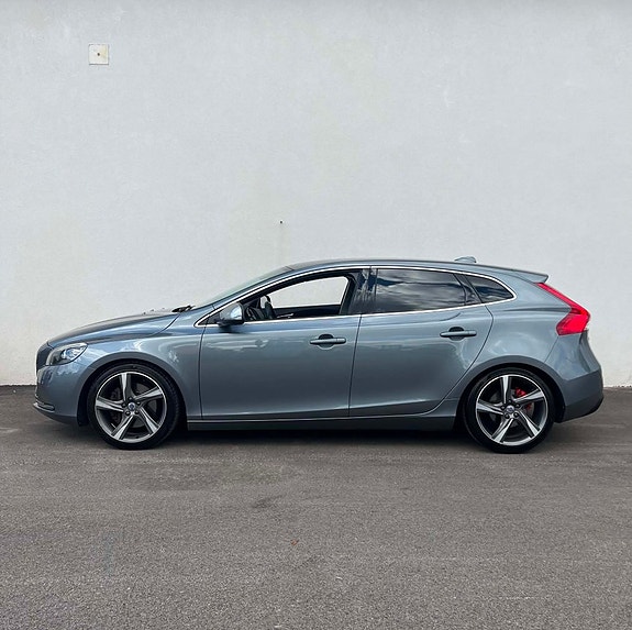 Volvo V40 3 of 23