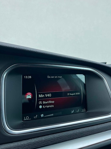 Volvo V40 9 of 23