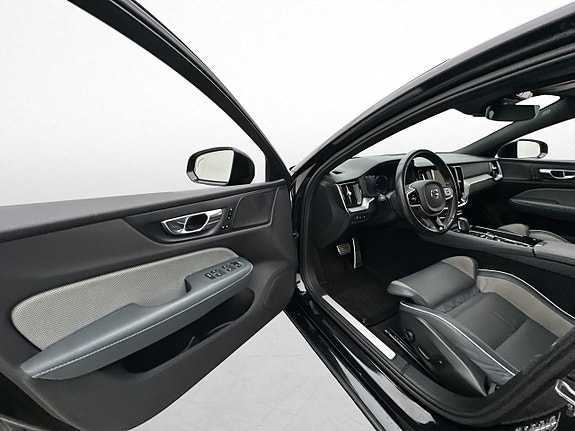 Volvo S60 11 of 30