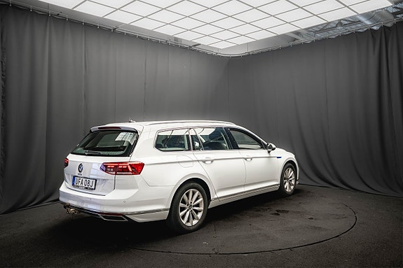 Volkswagen Passat 7 of 21