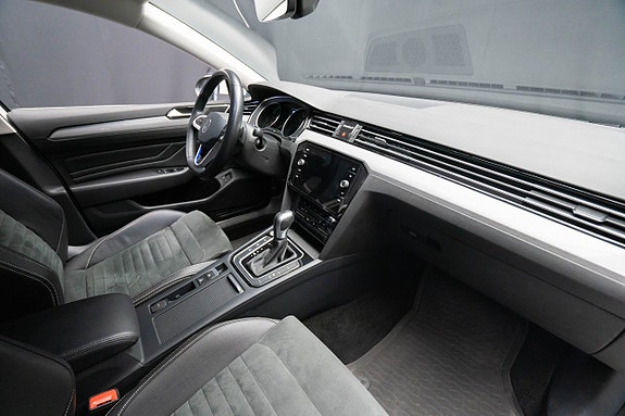 Volkswagen Passat 14 of 21