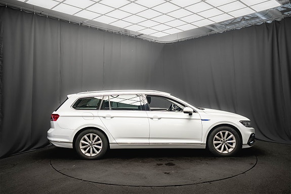 Volkswagen Passat 6 of 21